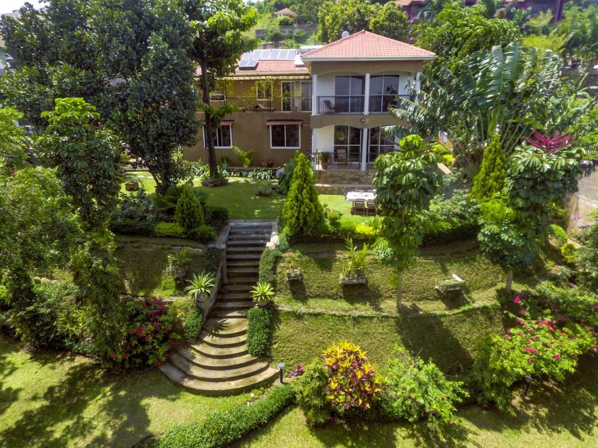Bed and Breakfast Ewange - A Casa Mia à Kampala Extérieur photo