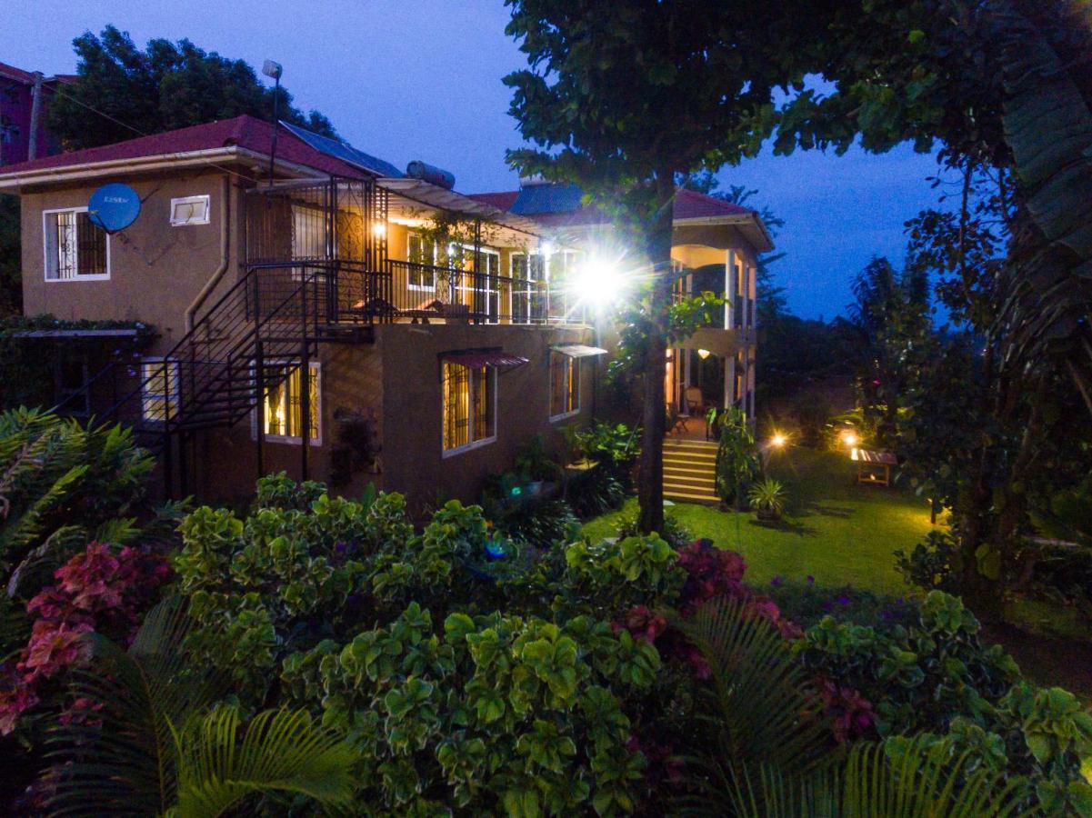 Bed and Breakfast Ewange - A Casa Mia à Kampala Extérieur photo