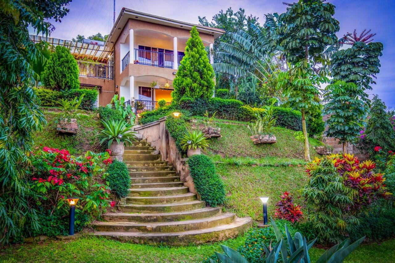 Bed and Breakfast Ewange - A Casa Mia à Kampala Extérieur photo